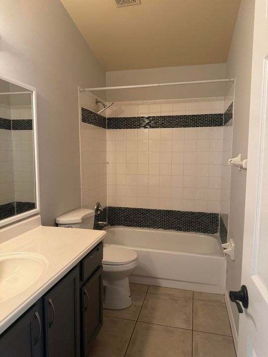 Active With Contract: $2,500 (3 beds, 2 baths, 1137 Square Feet)