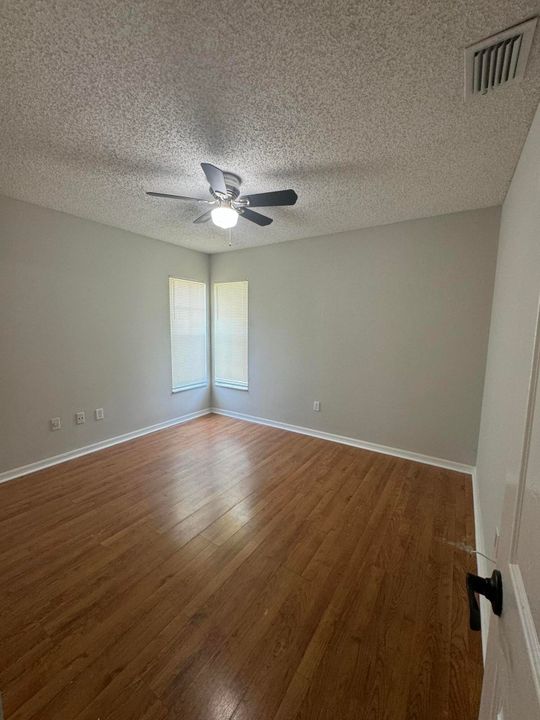 Active With Contract: $2,500 (3 beds, 2 baths, 1137 Square Feet)