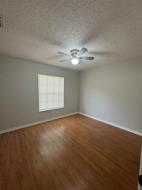 Active With Contract: $2,500 (3 beds, 2 baths, 1137 Square Feet)