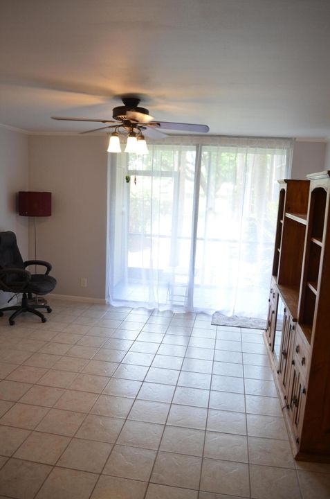 Active With Contract: $198,000 (1 beds, 1 baths, 680 Square Feet)