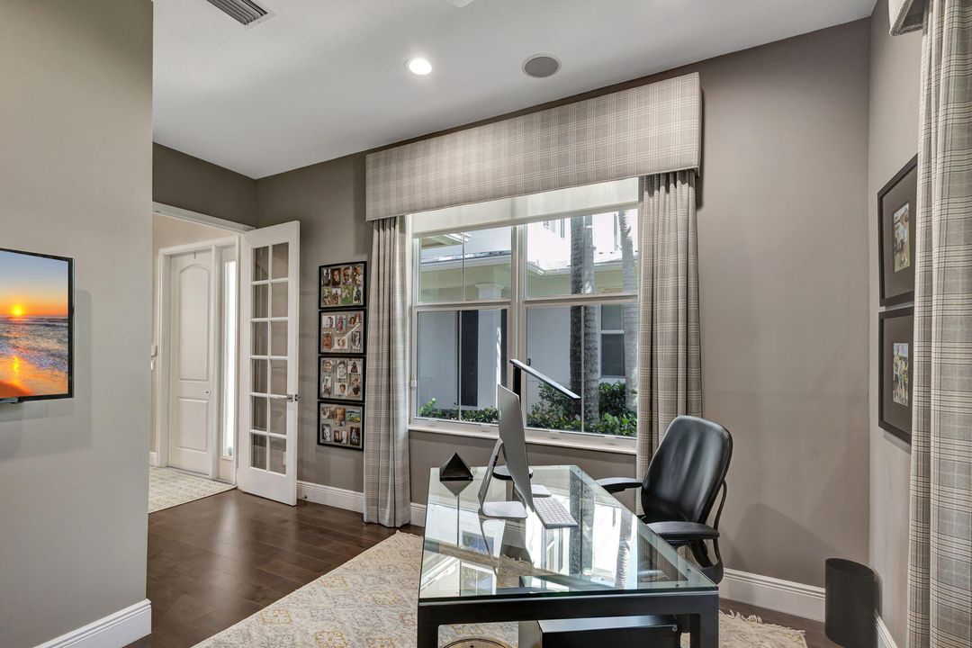 Active With Contract: $899,000 (3 beds, 3 baths, 2467 Square Feet)