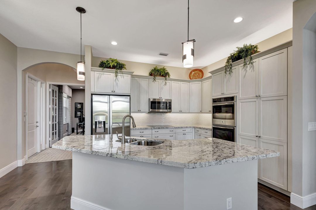 Active With Contract: $899,000 (3 beds, 3 baths, 2467 Square Feet)