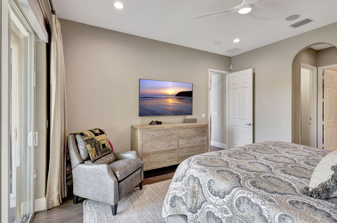 Active With Contract: $899,000 (3 beds, 3 baths, 2467 Square Feet)