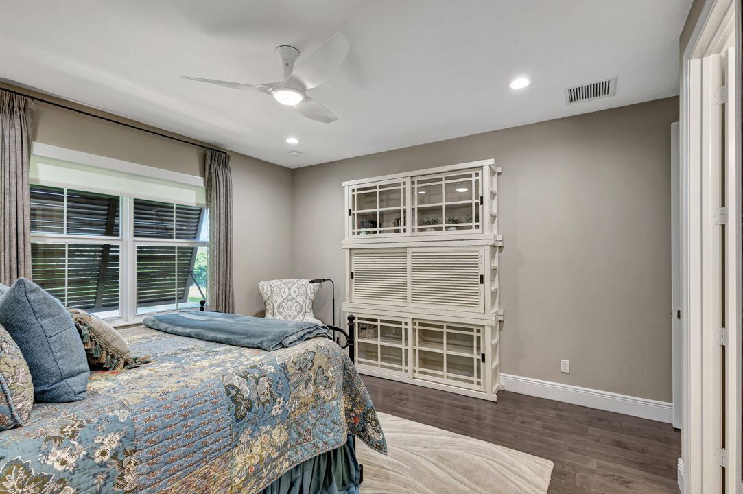 Active With Contract: $899,000 (3 beds, 3 baths, 2467 Square Feet)