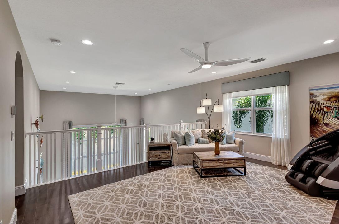 Active With Contract: $899,000 (3 beds, 3 baths, 2467 Square Feet)