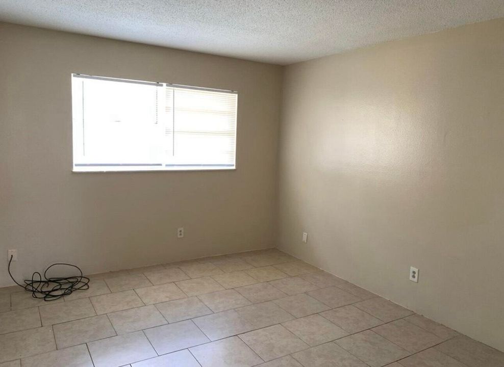 For Rent: $1,450 (2 beds, 1 baths, 746 Square Feet)