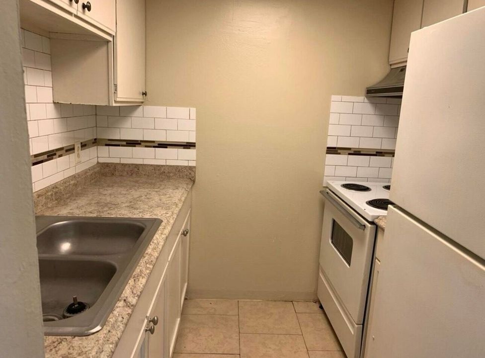 For Rent: $1,450 (2 beds, 1 baths, 746 Square Feet)