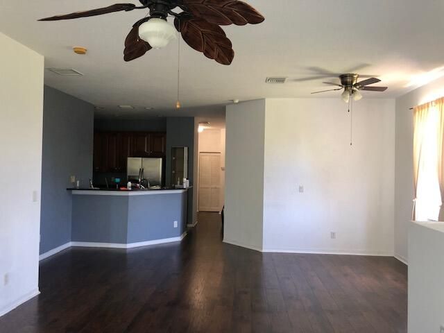 Active With Contract: $2,100 (3 beds, 2 baths, 1417 Square Feet)