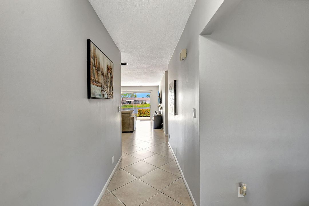 For Sale: $236,000 (1 beds, 1 baths, 908 Square Feet)