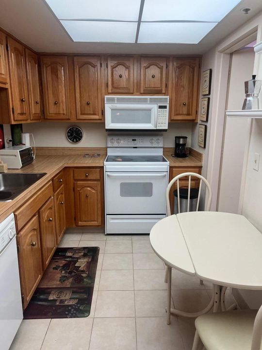 For Sale: $120,000 (2 beds, 2 baths, 1050 Square Feet)