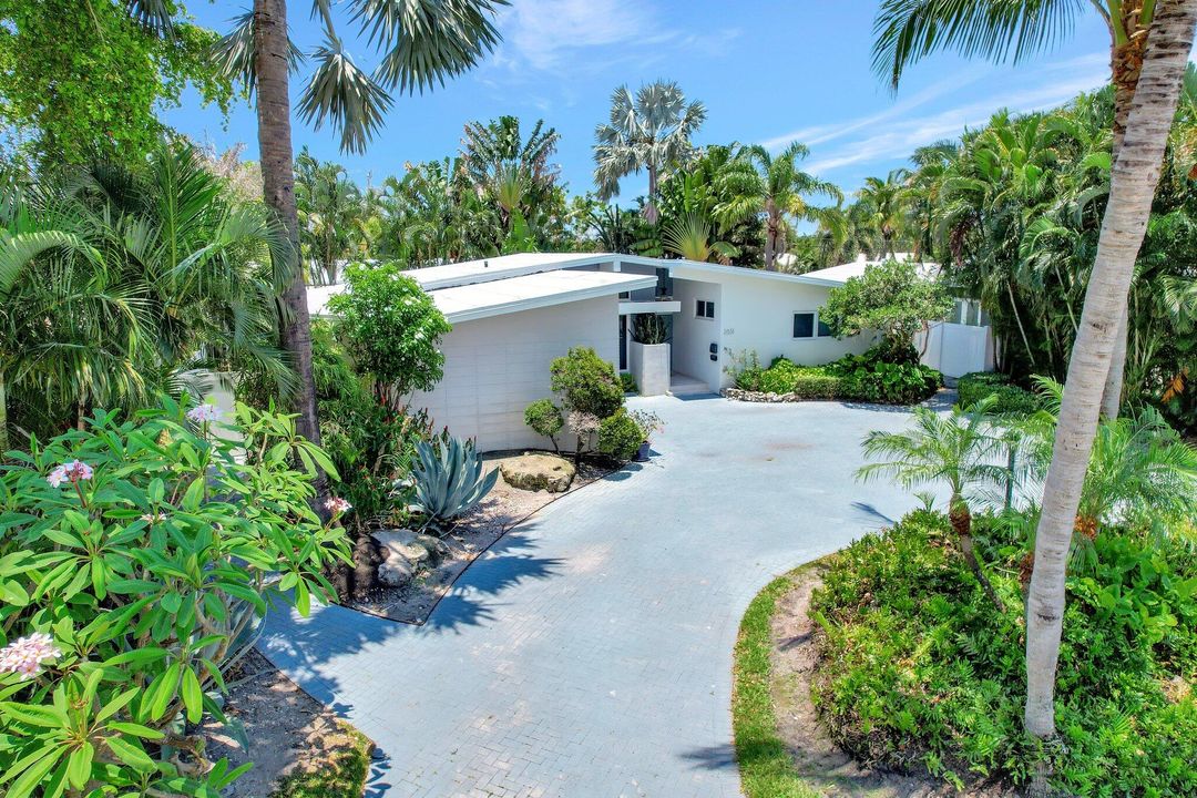 For Sale: $1,095,000 (3 beds, 2 baths, 1990 Square Feet)