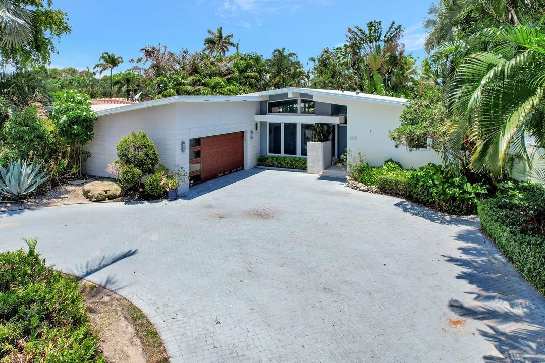 For Sale: $1,095,000 (3 beds, 2 baths, 1990 Square Feet)