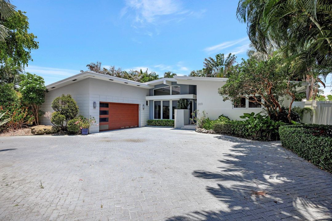 For Sale: $1,095,000 (3 beds, 2 baths, 1990 Square Feet)