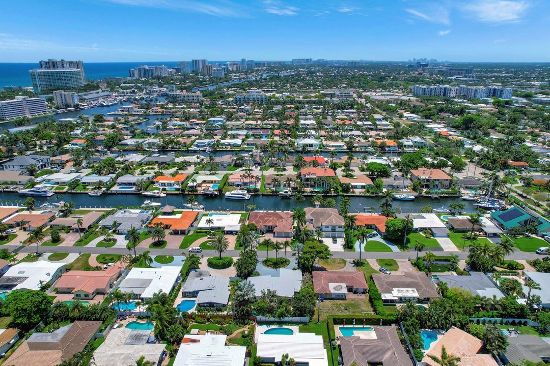 For Sale: $1,095,000 (3 beds, 2 baths, 1990 Square Feet)