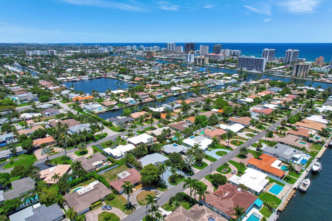 For Sale: $1,095,000 (3 beds, 2 baths, 1990 Square Feet)