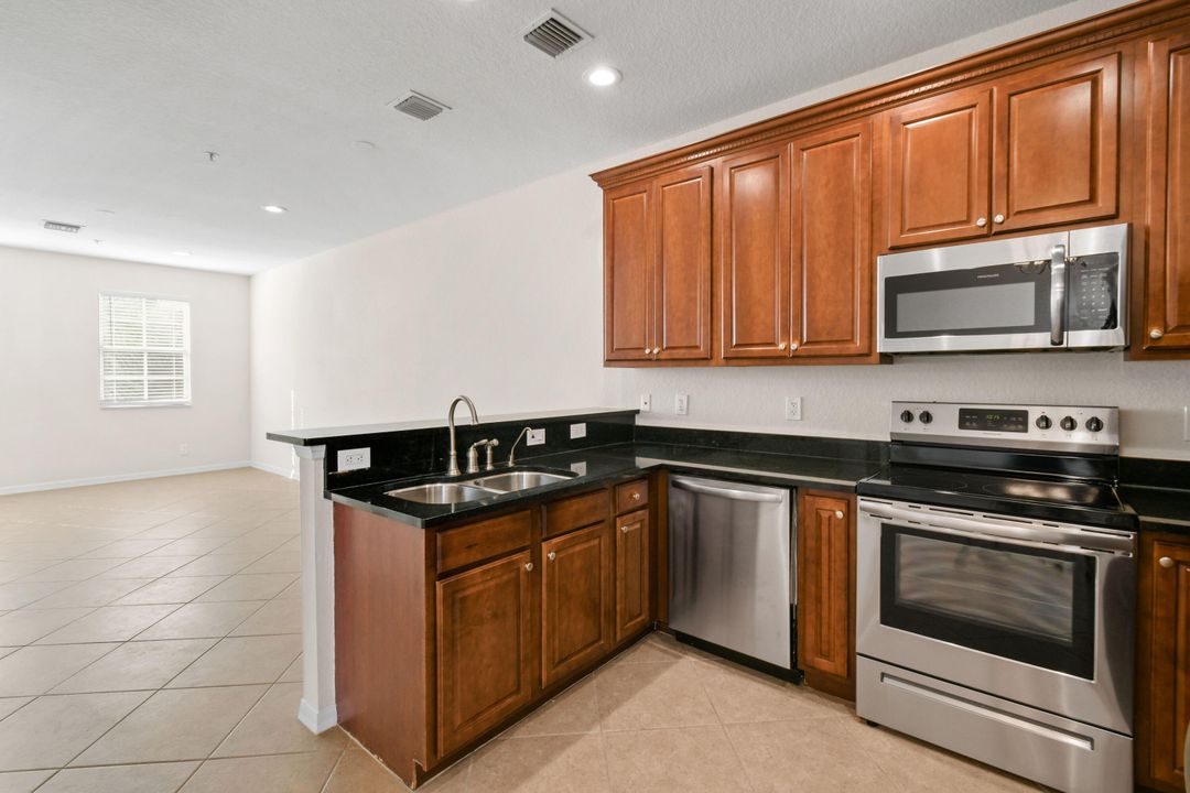 For Sale: $419,000 (2 beds, 2 baths, 1542 Square Feet)