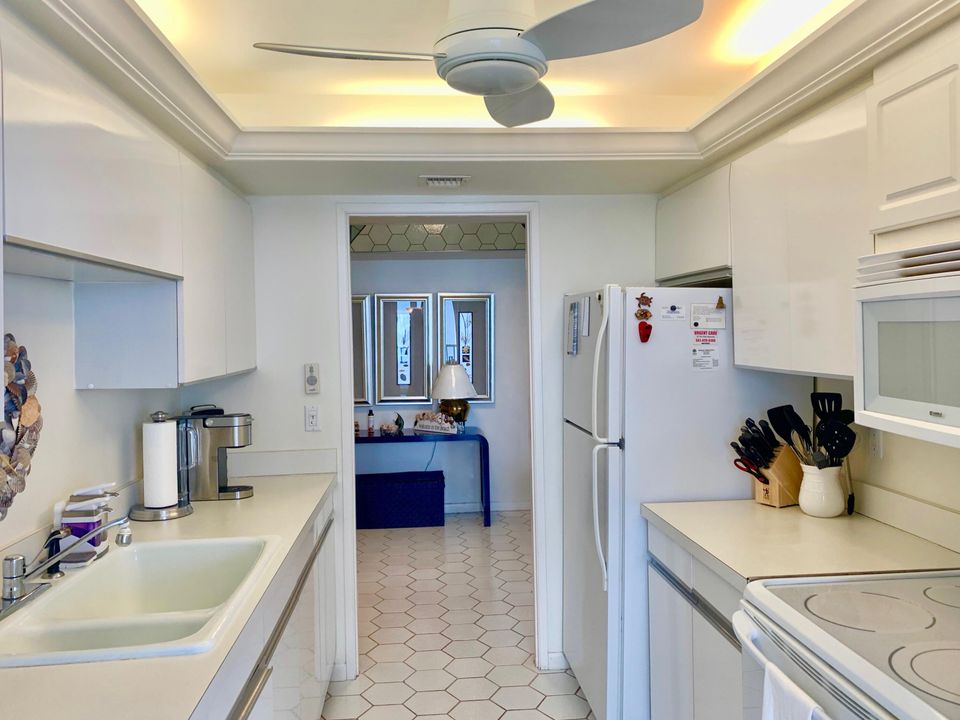 Active With Contract: $7,500 (2 beds, 2 baths, 1435 Square Feet)