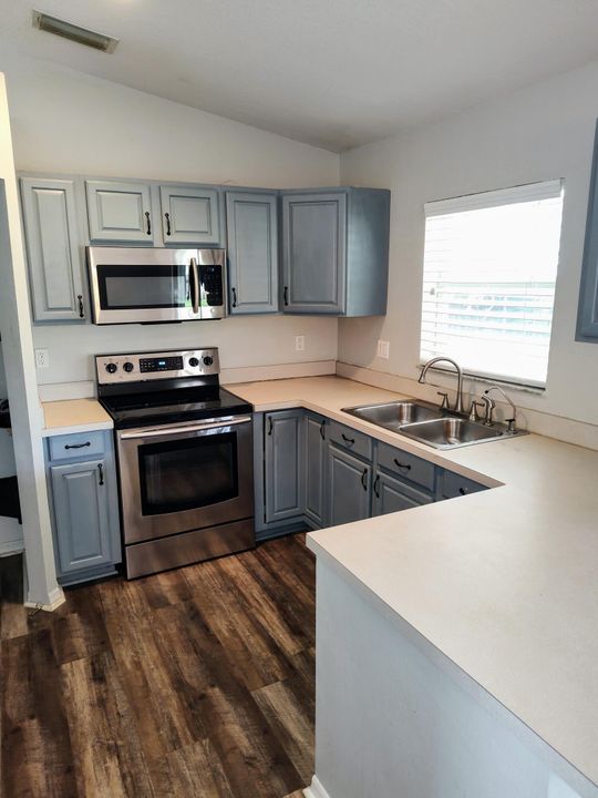 Active With Contract: $380,000 (3 beds, 2 baths, 1472 Square Feet)