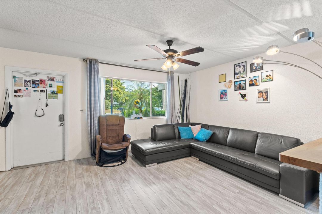 Active With Contract: $145,000 (1 beds, 1 baths, 630 Square Feet)