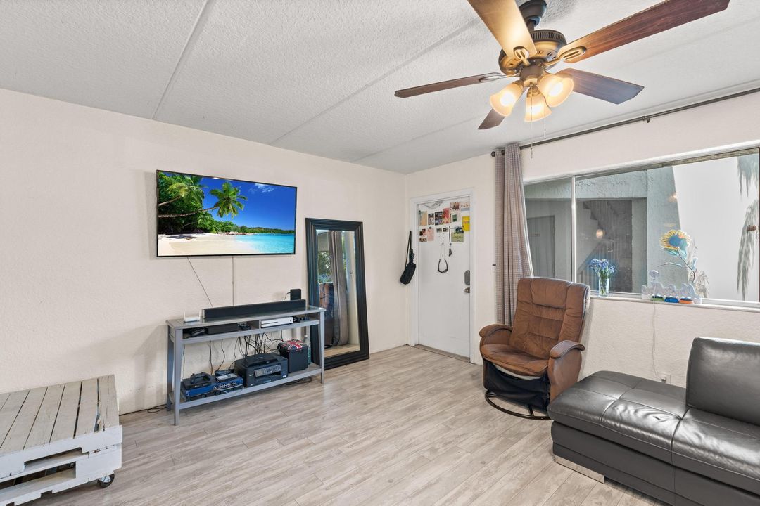 Active With Contract: $145,000 (1 beds, 1 baths, 630 Square Feet)