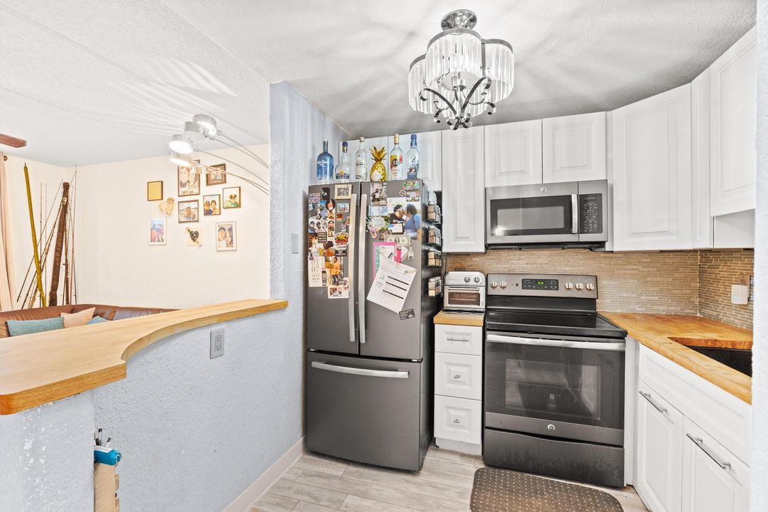 Active With Contract: $145,000 (1 beds, 1 baths, 630 Square Feet)