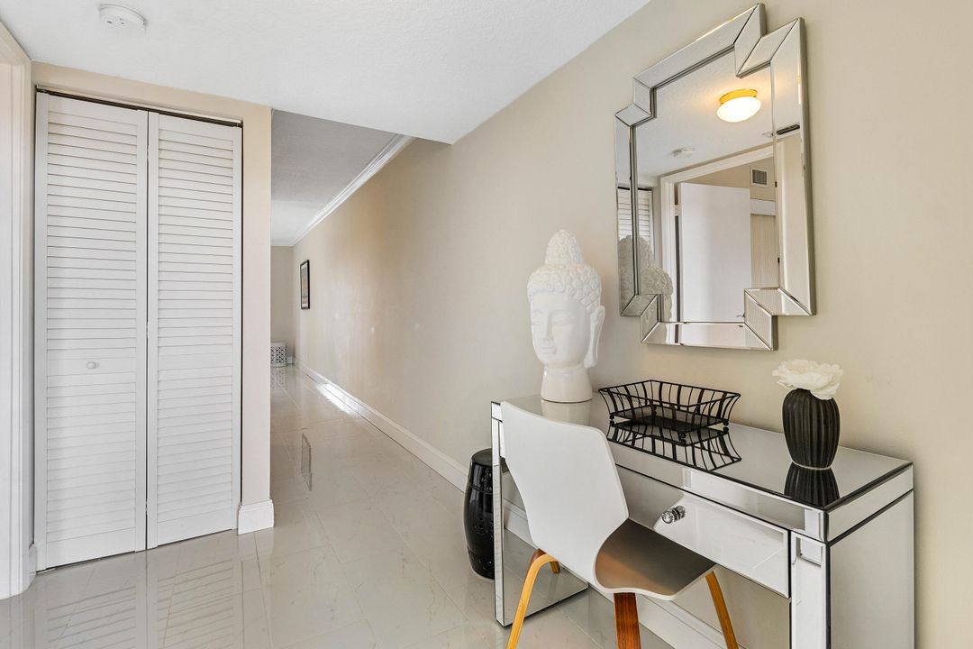 Active With Contract: $1,975 (1 beds, 1 baths, 821 Square Feet)