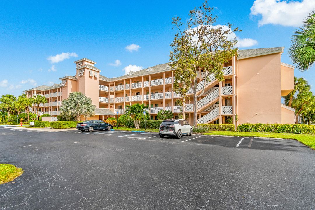 Active With Contract: $1,975 (1 beds, 1 baths, 821 Square Feet)