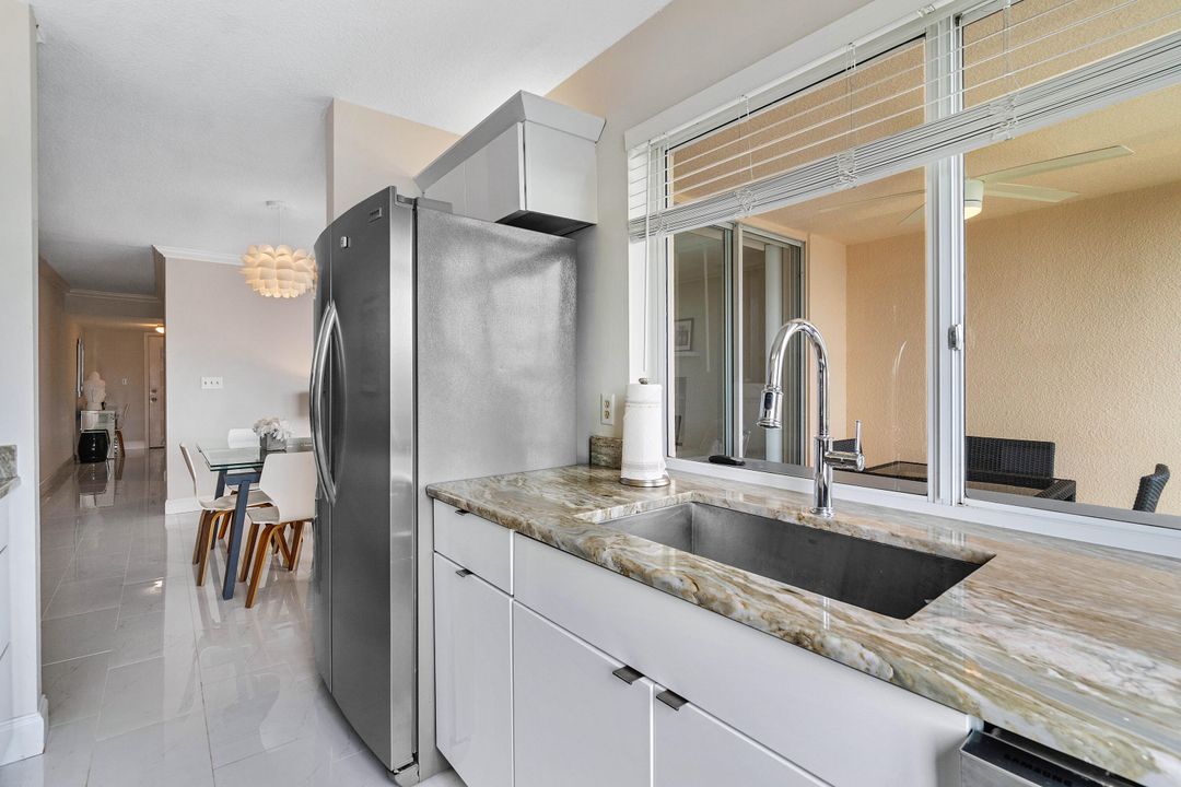 Active With Contract: $1,975 (1 beds, 1 baths, 821 Square Feet)