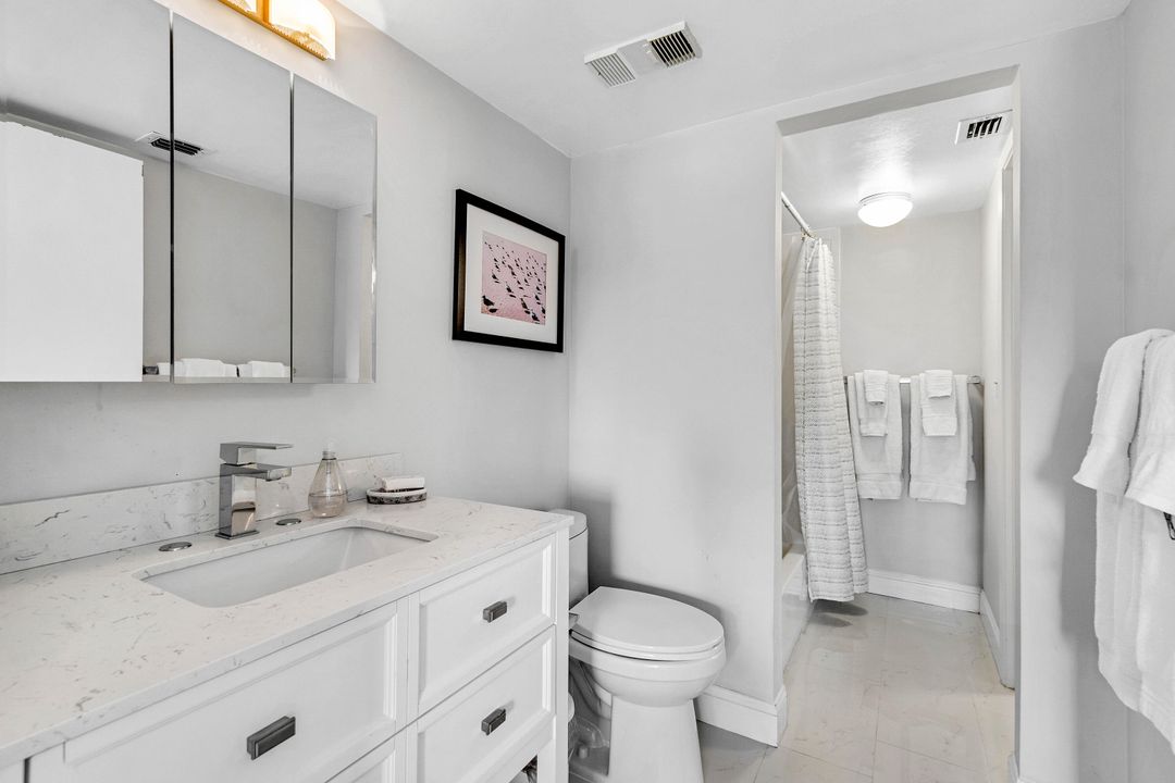 Active With Contract: $1,975 (1 beds, 1 baths, 821 Square Feet)