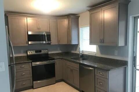 For Rent: $2,250 (2 beds, 1 baths, 912 Square Feet)