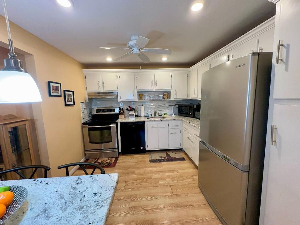 Active With Contract: $135,000 (1 beds, 2 baths, 1014 Square Feet)