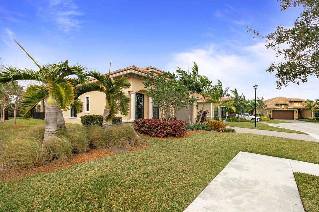 For Sale: $929,850 (3 beds, 2 baths, 2002 Square Feet)