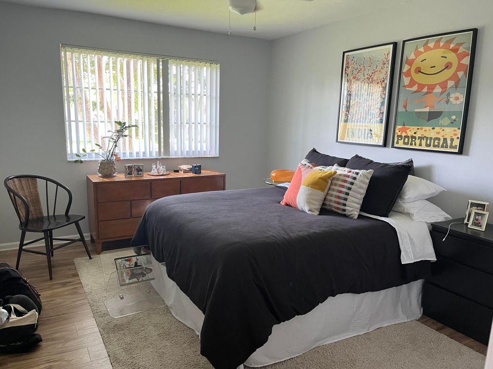 Active With Contract: $1,750 (1 beds, 1 baths, 702 Square Feet)