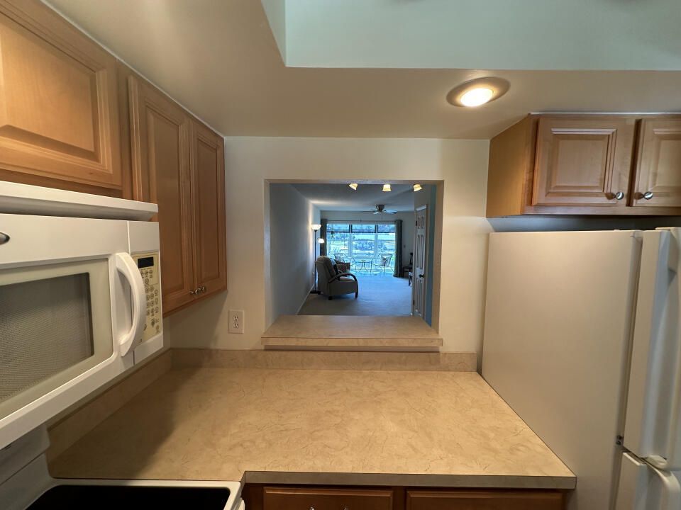 For Sale: $284,000 (2 beds, 2 baths, 1000 Square Feet)