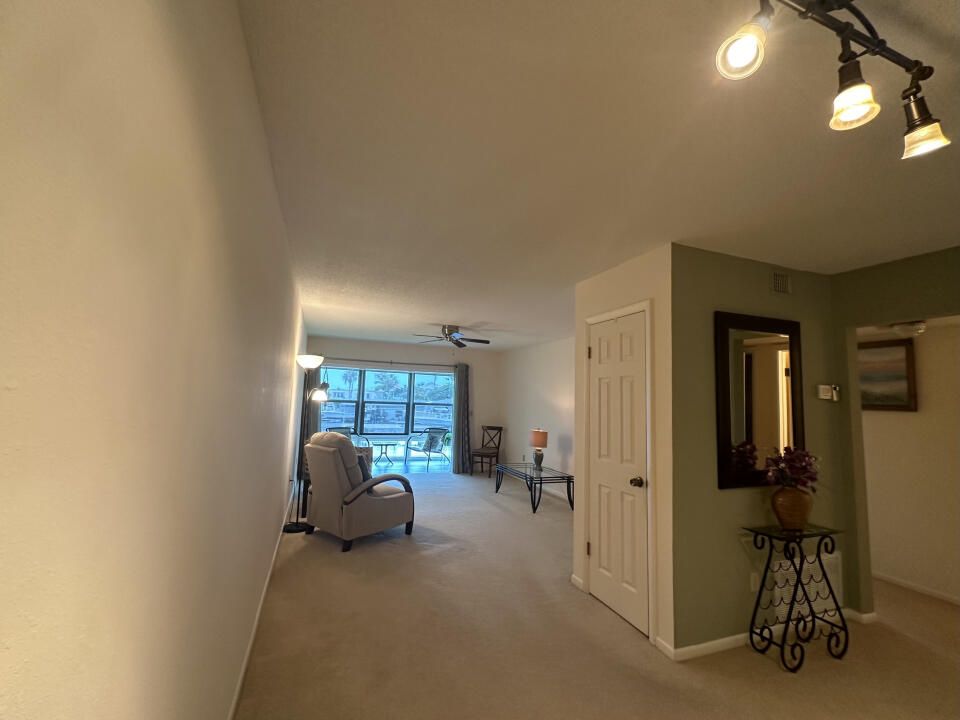 For Sale: $284,000 (2 beds, 2 baths, 1000 Square Feet)