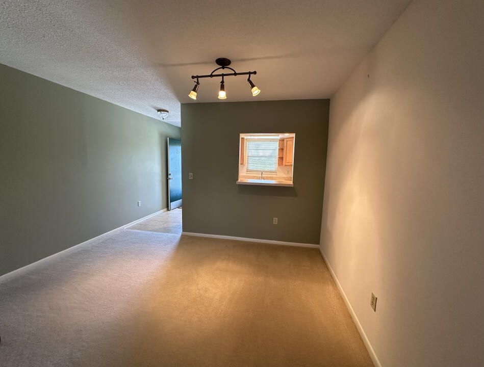 For Sale: $284,000 (2 beds, 2 baths, 1000 Square Feet)