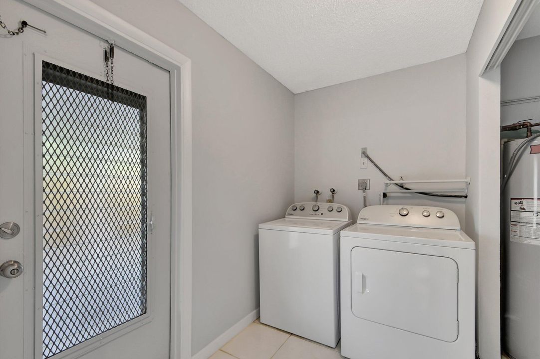 Active With Contract: $425,000 (3 beds, 1 baths, 1300 Square Feet)