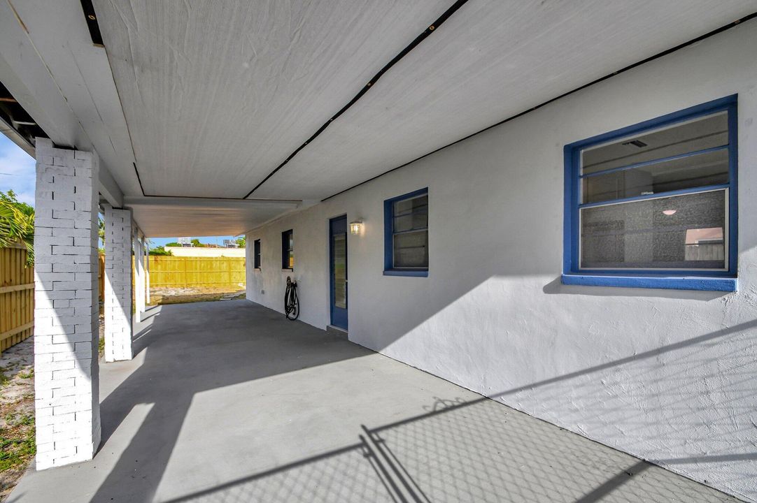 Active With Contract: $425,000 (3 beds, 1 baths, 1300 Square Feet)