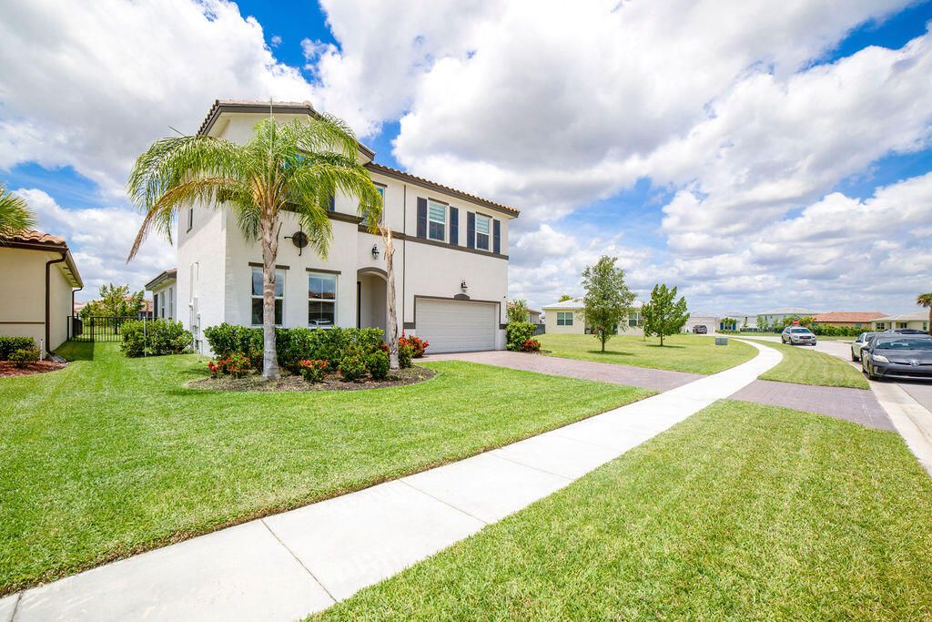 Active With Contract: $499,900 (4 beds, 3 baths, 2546 Square Feet)