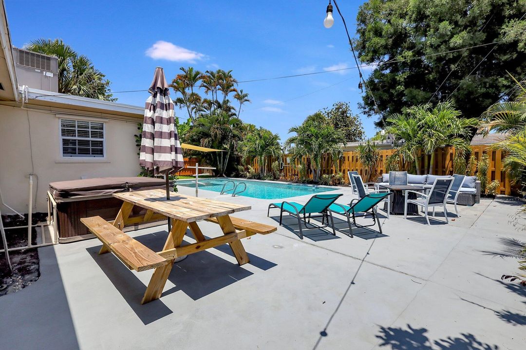 For Sale: $739,000 (3 beds, 2 baths, 1368 Square Feet)