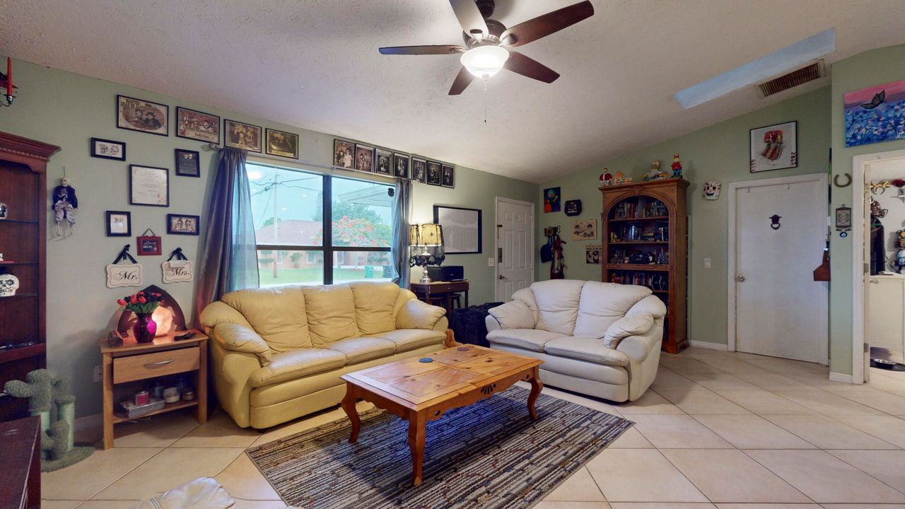 Active With Contract: $345,000 (3 beds, 2 baths, 1222 Square Feet)