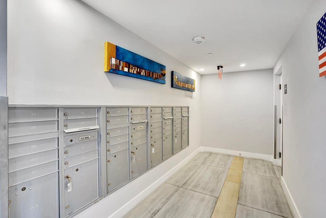 Active With Contract: $3,700 (1 beds, 1 baths, 794 Square Feet)