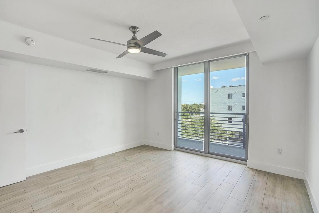 Active With Contract: $3,700 (1 beds, 1 baths, 794 Square Feet)