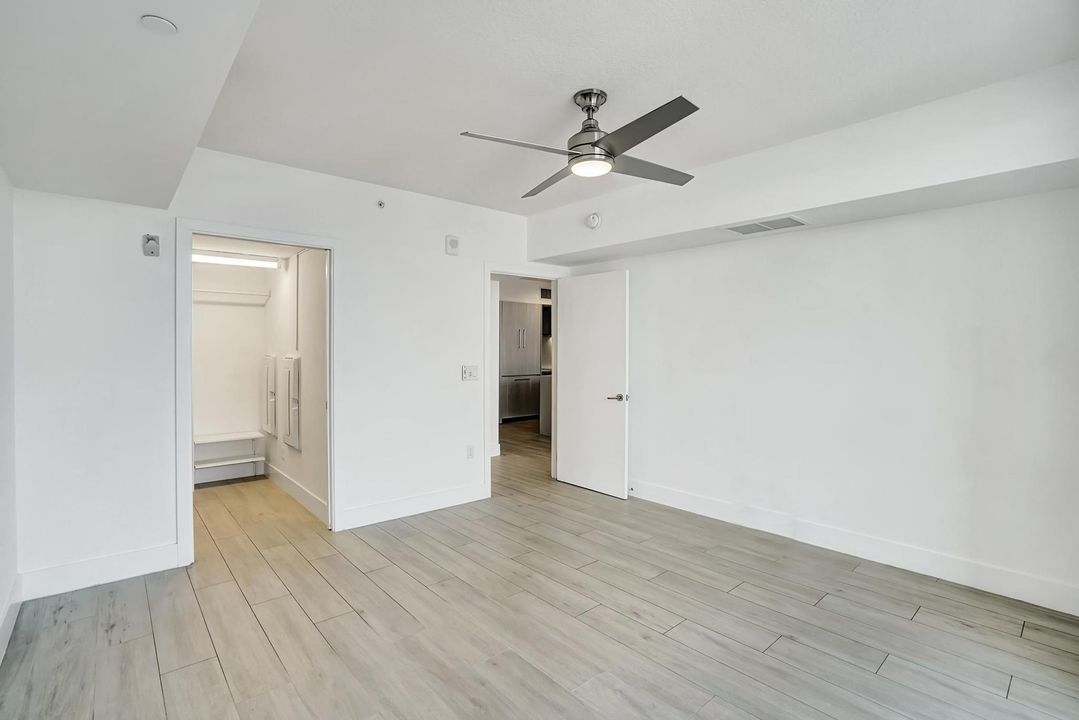 Active With Contract: $3,700 (1 beds, 1 baths, 794 Square Feet)