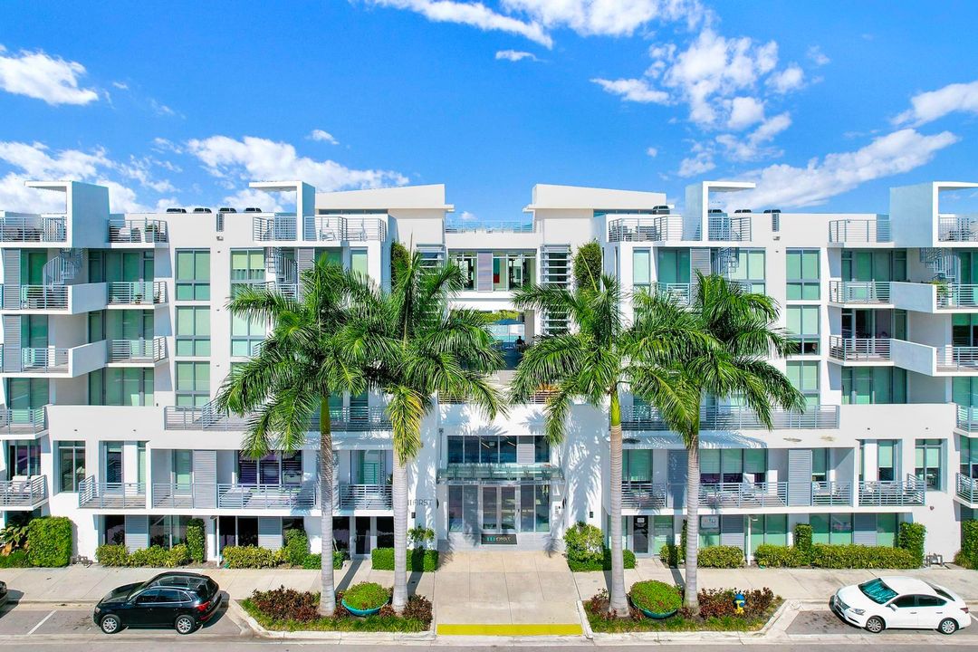 Active With Contract: $3,700 (1 beds, 1 baths, 794 Square Feet)