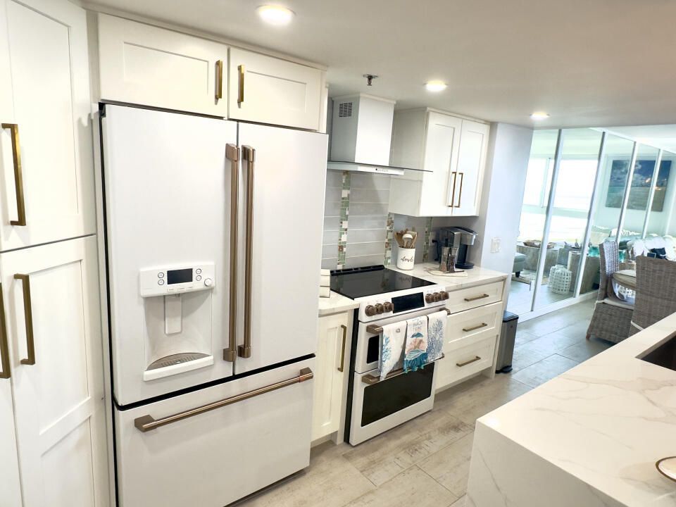 For Sale: $645,000 (2 beds, 2 baths, 1174 Square Feet)