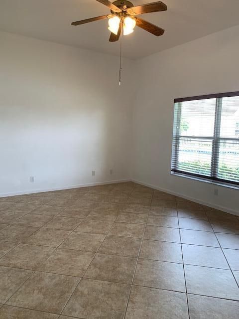 Active With Contract: $3,200 (3 beds, 2 baths, 1613 Square Feet)