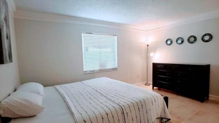 Active With Contract: $1,950 (1 beds, 1 baths, 740 Square Feet)