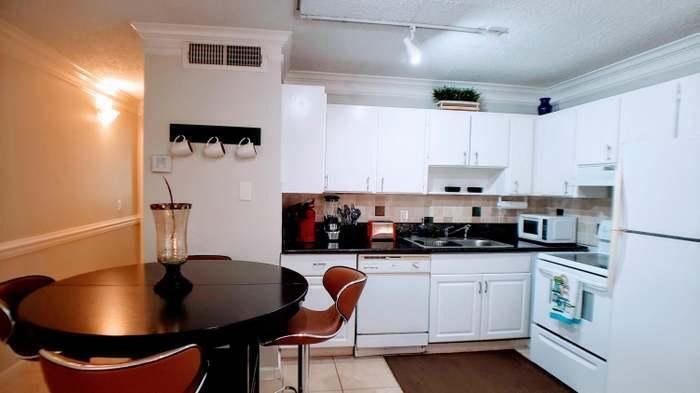 Active With Contract: $1,950 (1 beds, 1 baths, 740 Square Feet)