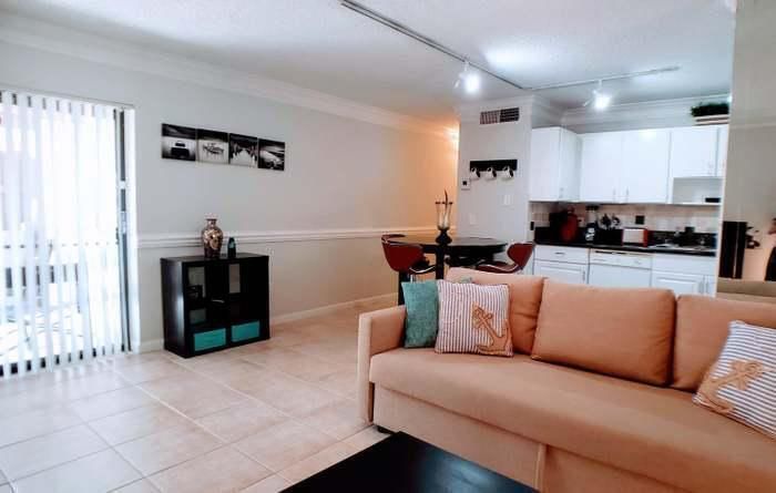 Active With Contract: $1,950 (1 beds, 1 baths, 740 Square Feet)